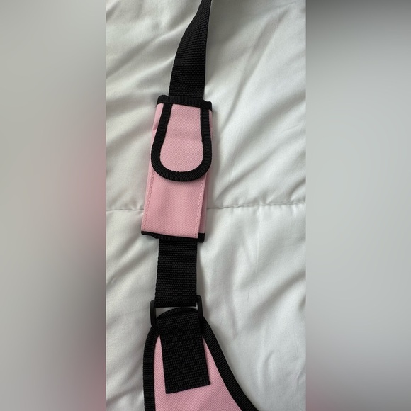 Everest Messenger Bag Medium Pink - Picture 10 of 16